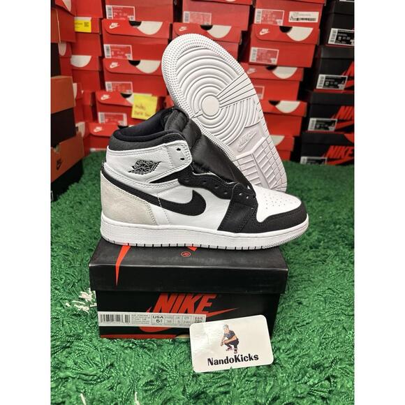 Nike Air Jordan Air Jordan 1 Retro High OG GS Stage Haze 575441-108 size 5.5Y